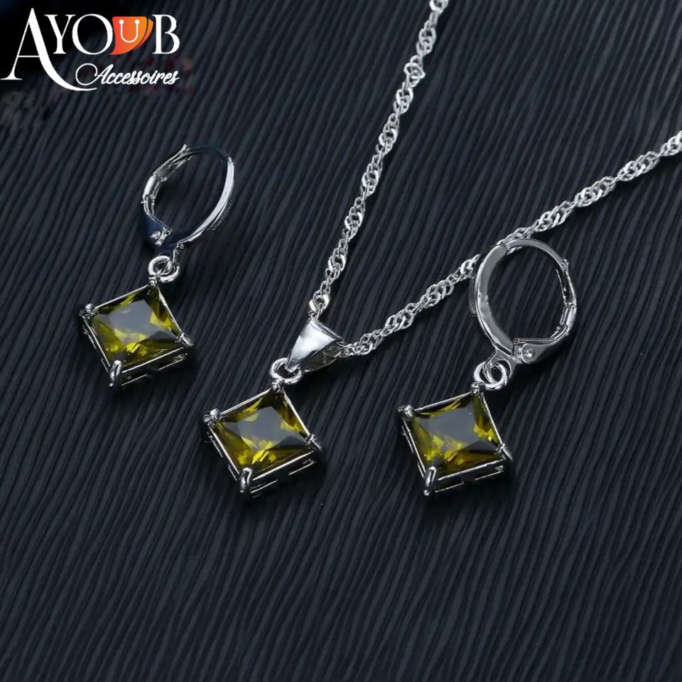 COLLIER AVEC DEUX BOUCLES VERT