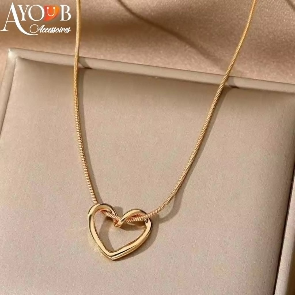 COLLIER LOVE