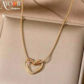 COLLIER LOVE
